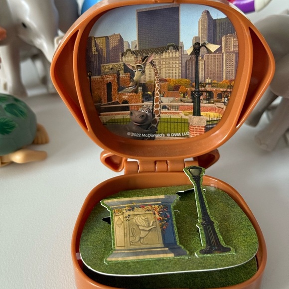 Blue and Purple Action Figures Playset NWOT - Picture 3 of 7